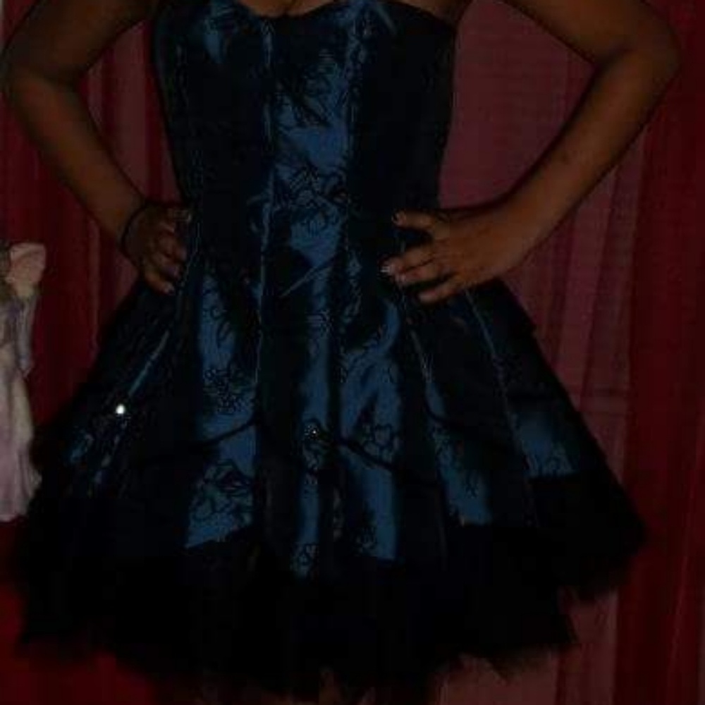 dress - Picture 2 of 2